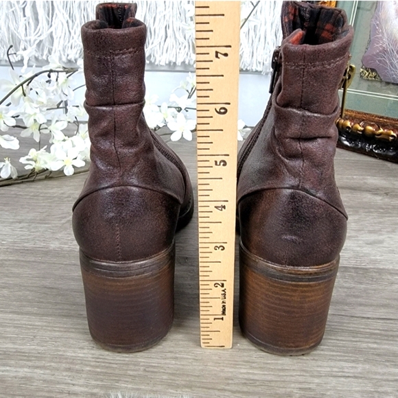 Bare Traps Dixie booties, size 8 - Picture 3 of 7